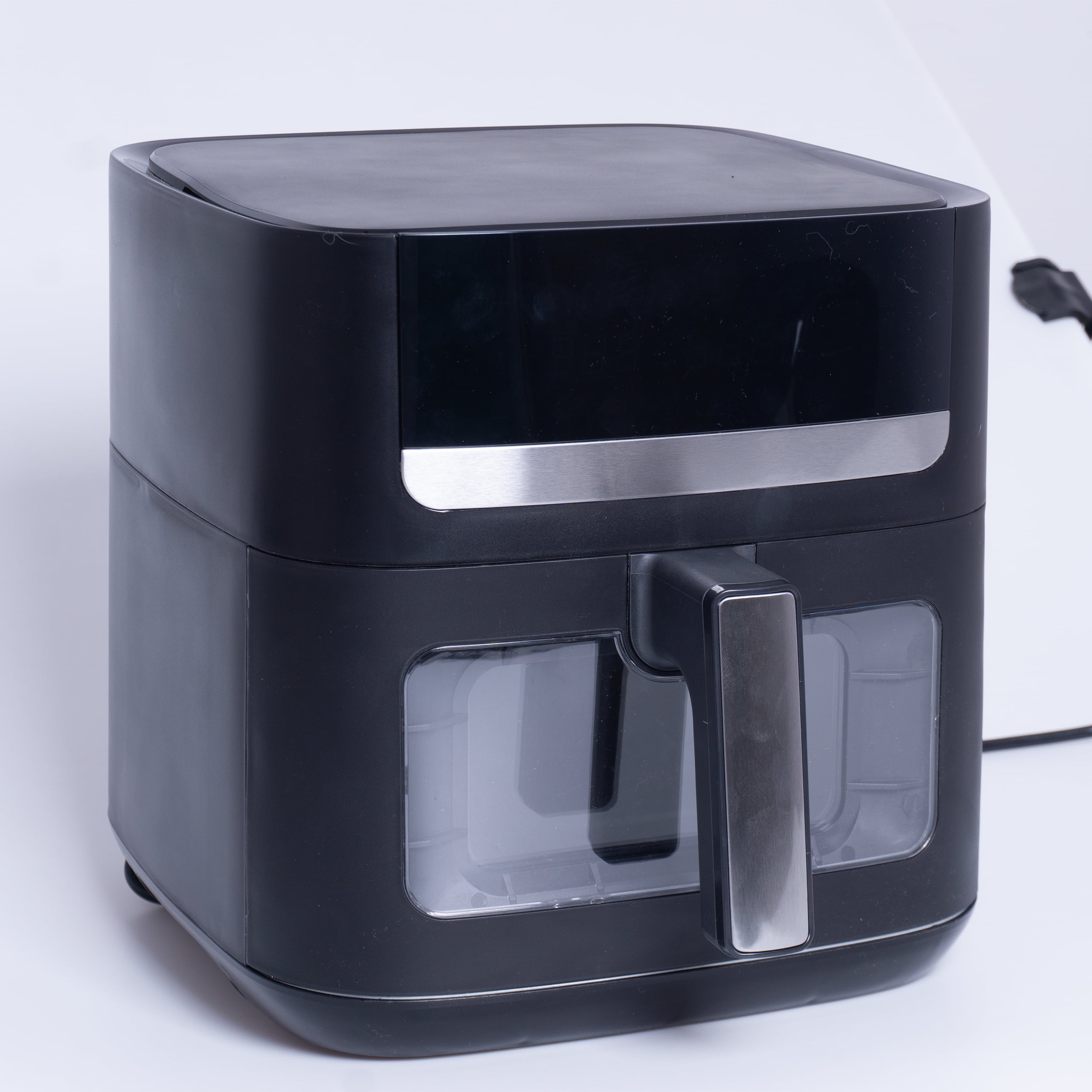 Airfryer — od surowego zdjęcia do sceny — przed retuszem